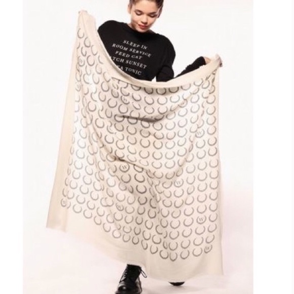 NWT Wildfox Laurel Garden Scarf - Picture 3 of 6